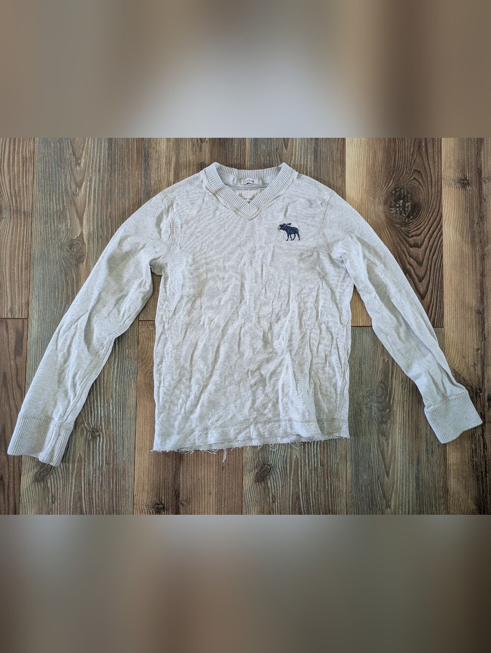 Abercrombie Kids V Neck Long Sleeve Moose Embroidered Muscle Top Small